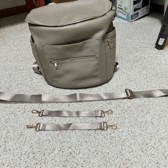 Diaper bag in gray/taupe color - Picture 5 of 6